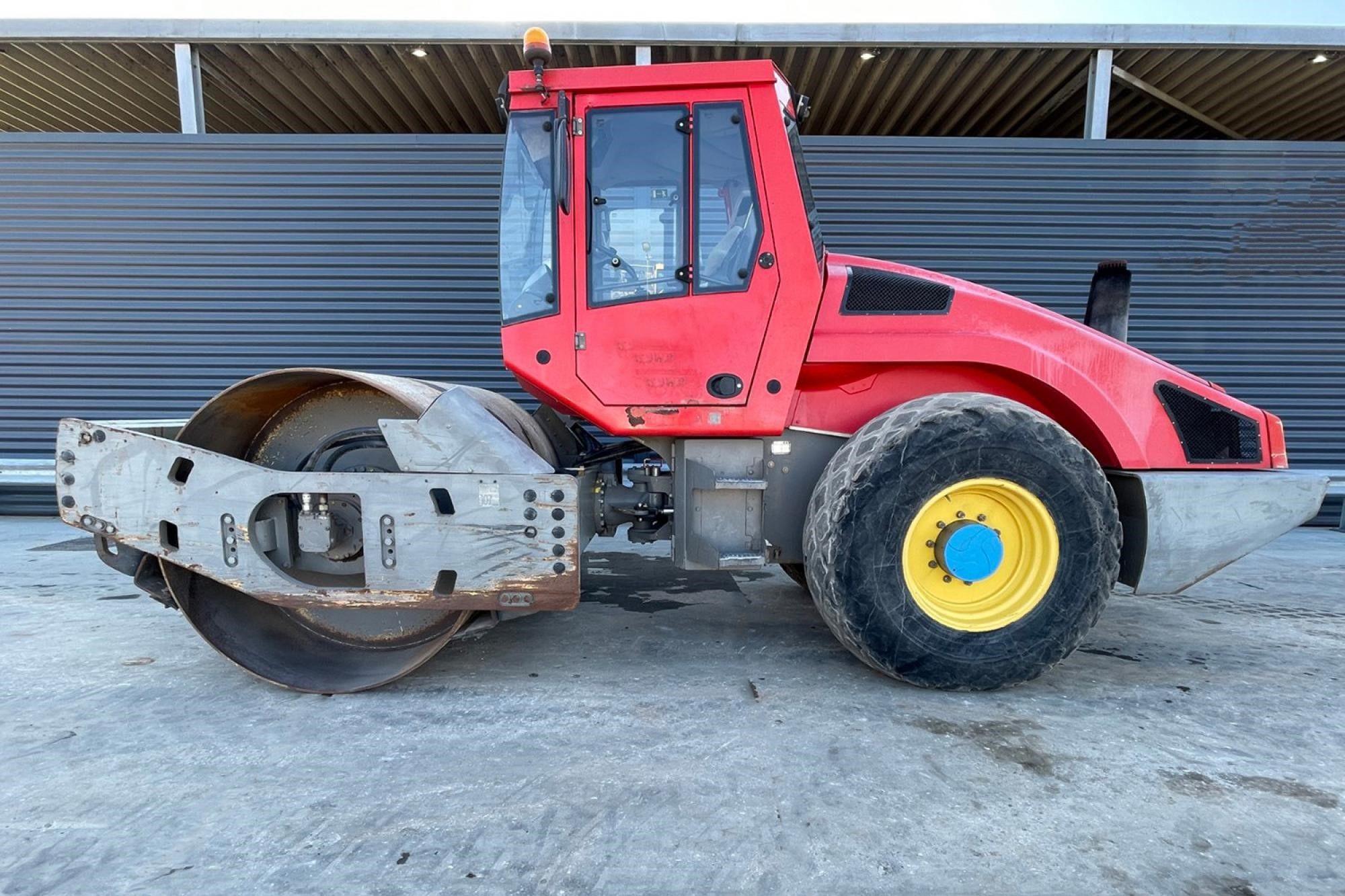 ICI Invest delivers a batch of Komatsu excavators to partners